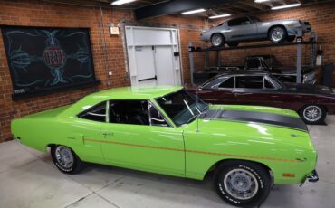 Plymouth-Road-runner-1970-Limelight-Black-42