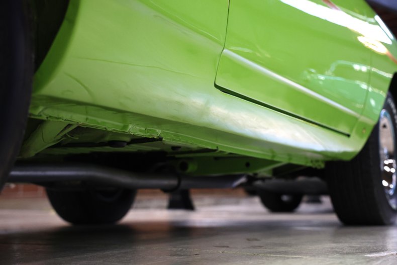 Plymouth-Road-runner-1970-Limelight-Black-44
