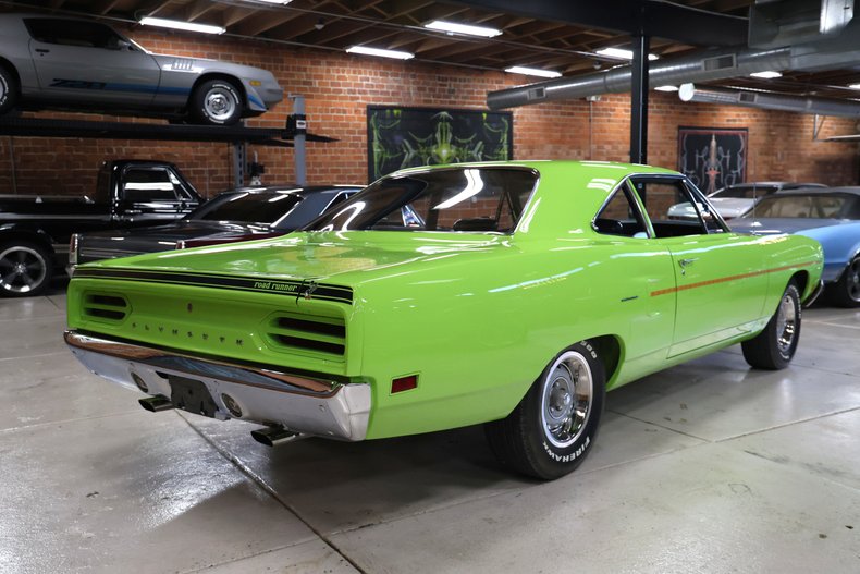 Plymouth-Road-runner-1970-Limelight-Black-46