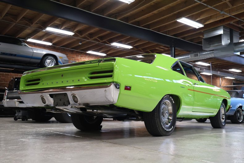 Plymouth-Road-runner-1970-Limelight-Black-47