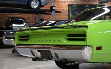 Plymouth-Road-runner-1970-Limelight-Black-48