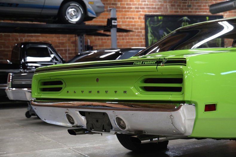 Plymouth-Road-runner-1970-Limelight-Black-48