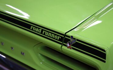 Plymouth-Road-runner-1970-Limelight-Black-49