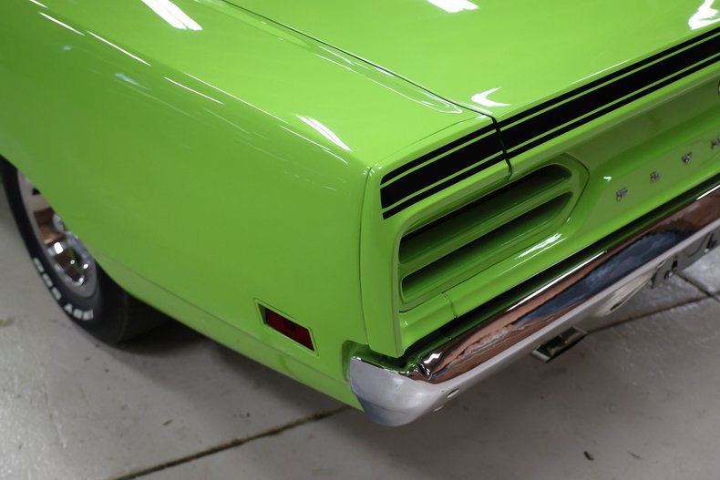 Plymouth-Road-runner-1970-Limelight-Black-7