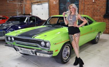 Plymouth-Road-runner-1970-Limelight-Black-8