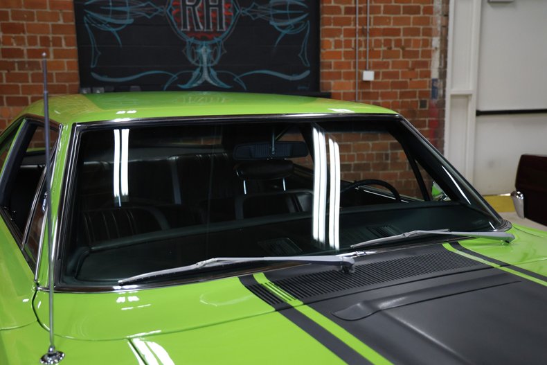 Plymouth-Road-runner-1970-Limelight-Black-9