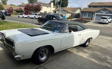 Plymouth-Roadrunner-1968-WhiteGreen-Vinyl-To-White
