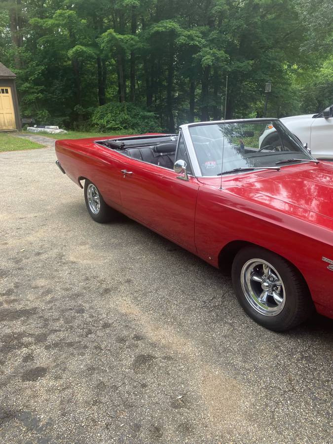 Plymouth-Roadrunner-1968-red-2