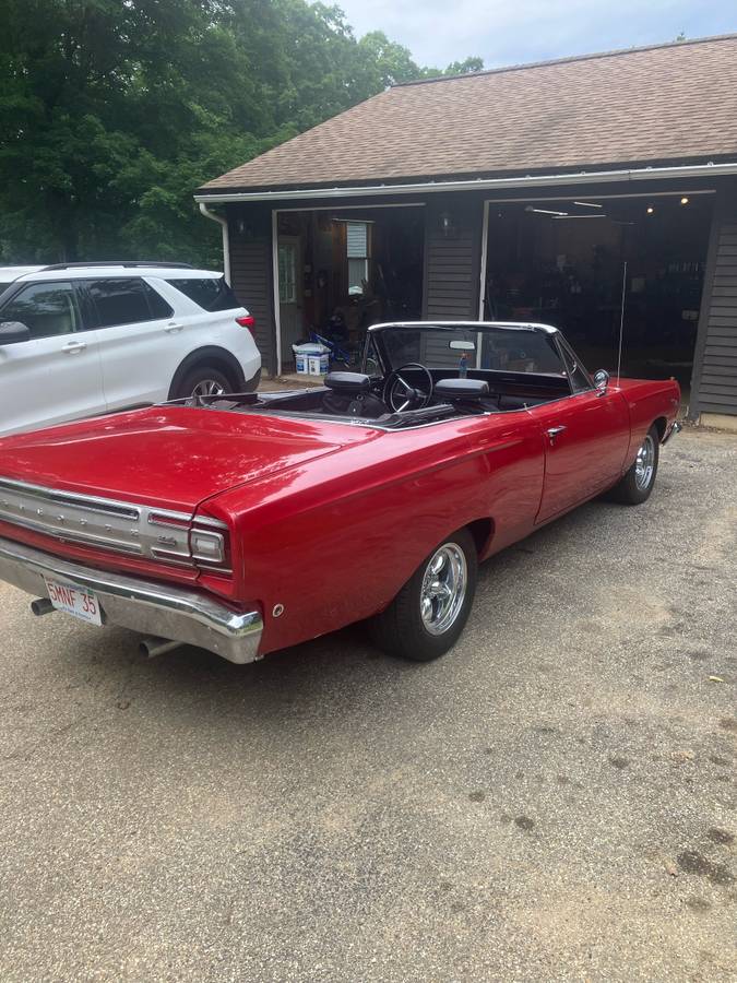Plymouth-Roadrunner-1968-red-3