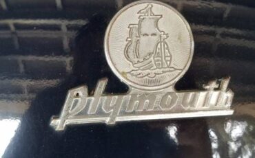 Plymouth-Sedan-1940-10