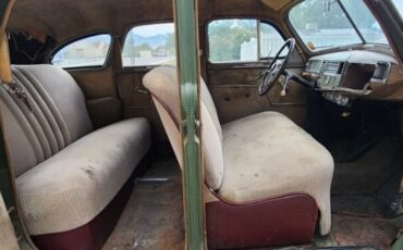 Plymouth-Special-deluxe-1947-Green