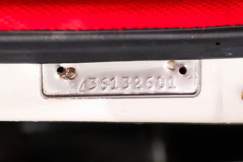 Plymouth-Sport-fury-1963-Ermine-White-Red-20
