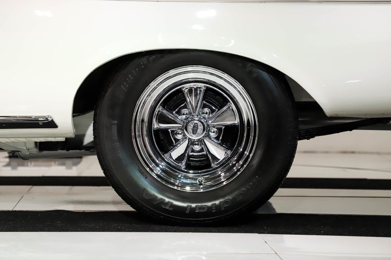 Plymouth-Sport-fury-1963-Ermine-White-Red-44