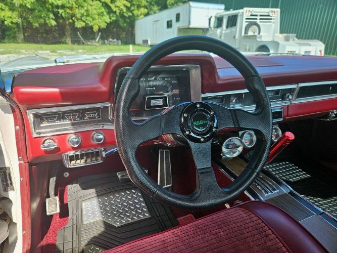 Plymouth-Sport-fury-1966-White-Red-2