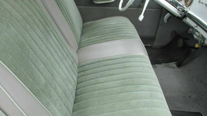 Plymouth-Sport-wagon-1949-Teal-1