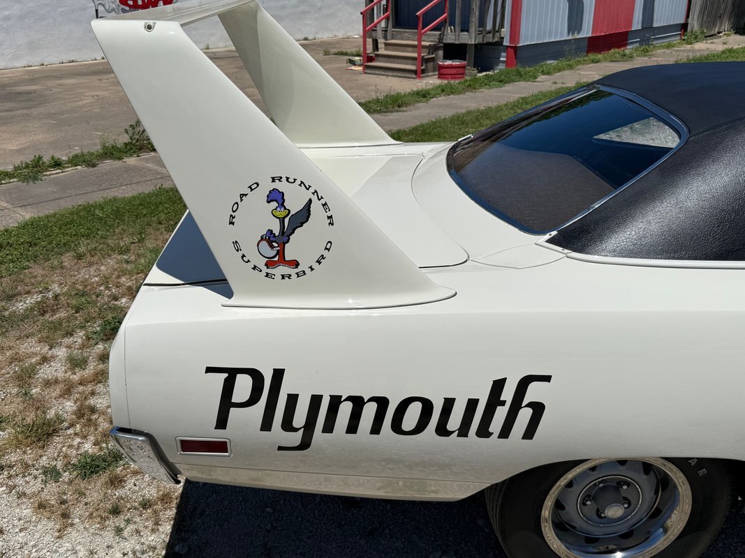 Plymouth-Superbird-1970-37