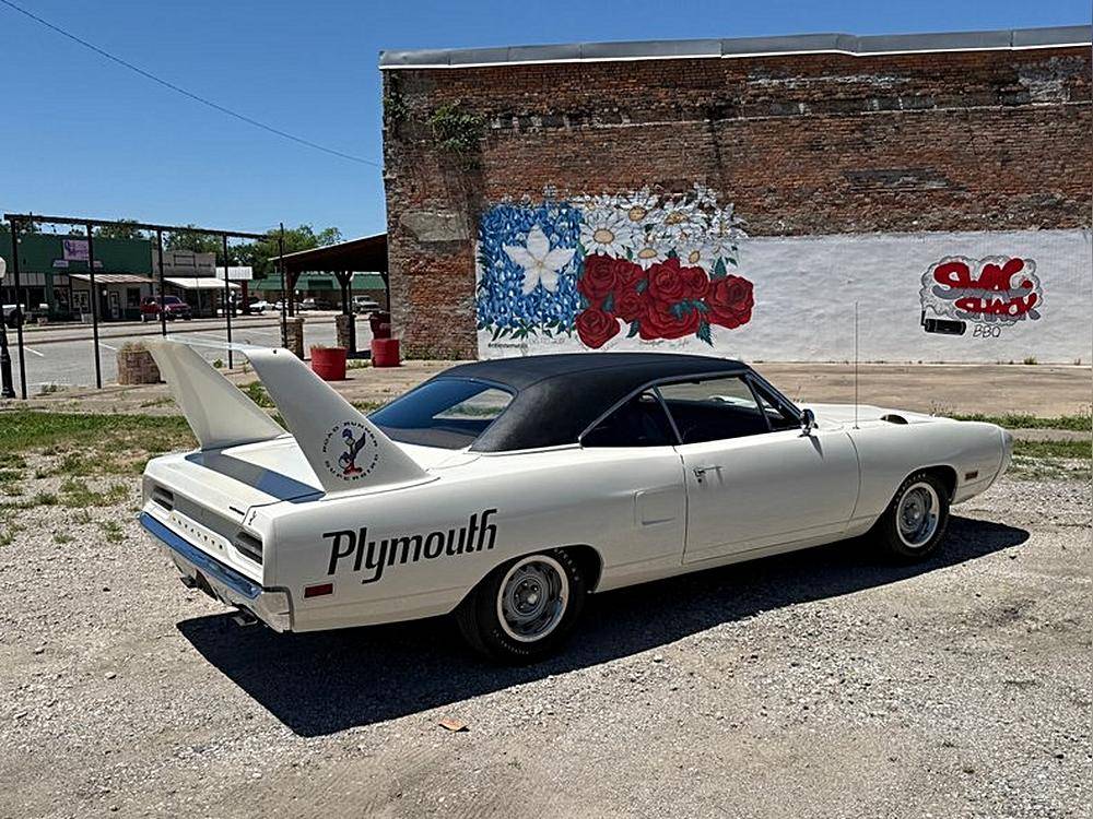Plymouth-Superbird-1970-white-3