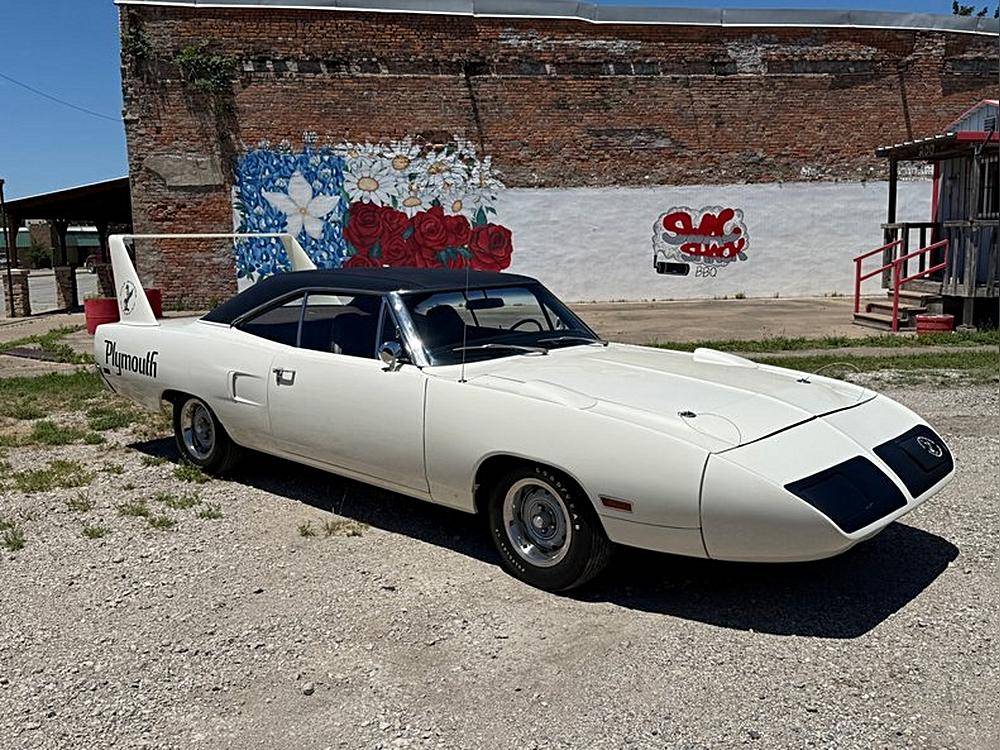 Plymouth-Superbird-1970-white