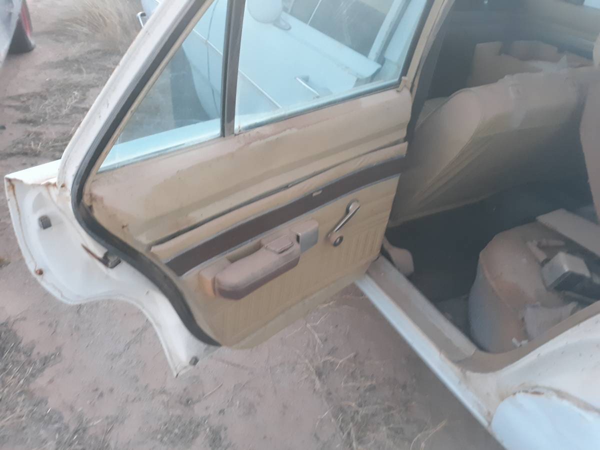 Plymouth-Valiant-1975-blue-7