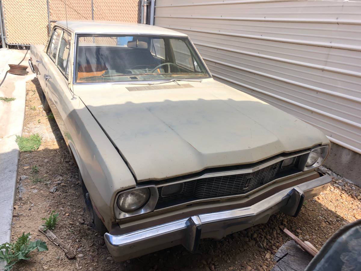 Plymouth-Valiant-1975-white-1