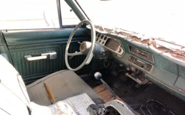 Plymouth-Valiant-1975-white-2