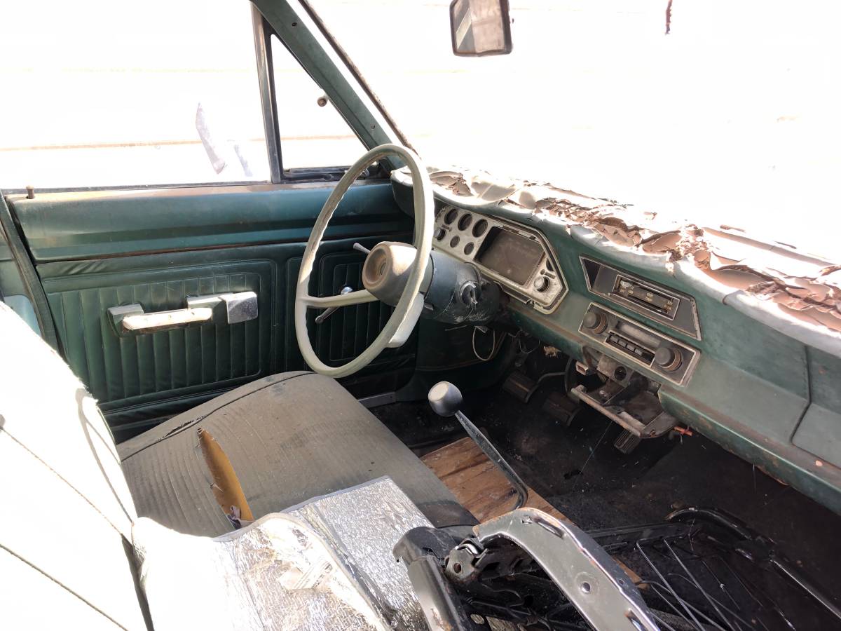 Plymouth-Valiant-1975-white-2