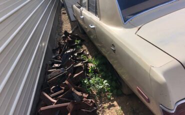 Plymouth-Valiant-1975-white-3