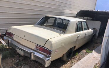 Plymouth-Valiant-1975-white