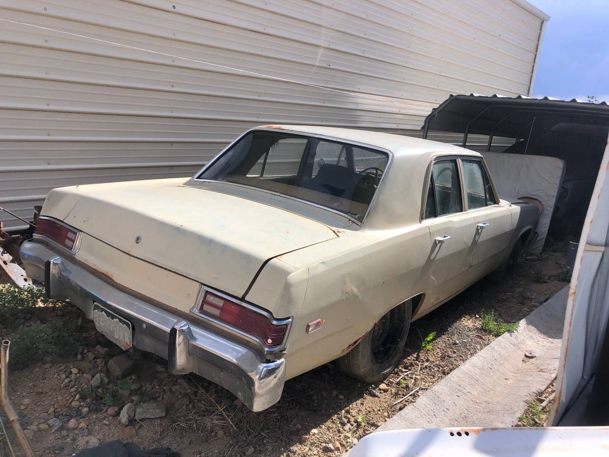 Plymouth-Valiant-1975-white