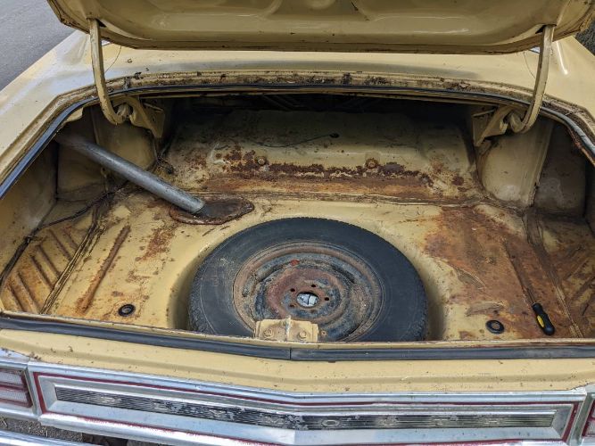 Plymouth-Valiant-1976-Yellow-11