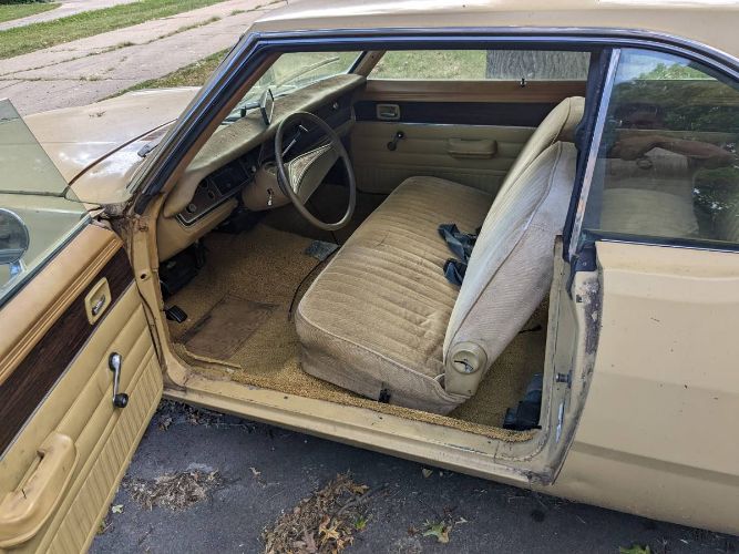 Plymouth-Valiant-1976-Yellow-18