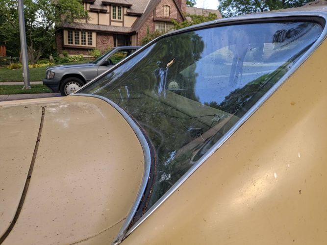 Plymouth-Valiant-1976-Yellow-3