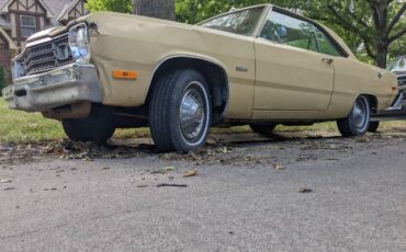 Plymouth-Valiant-1976-Yellow-4