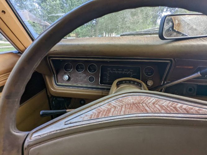Plymouth-Valiant-1976-Yellow-8