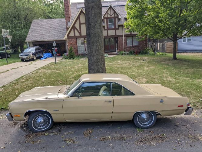 Plymouth-Valiant-1976-Yellow-9