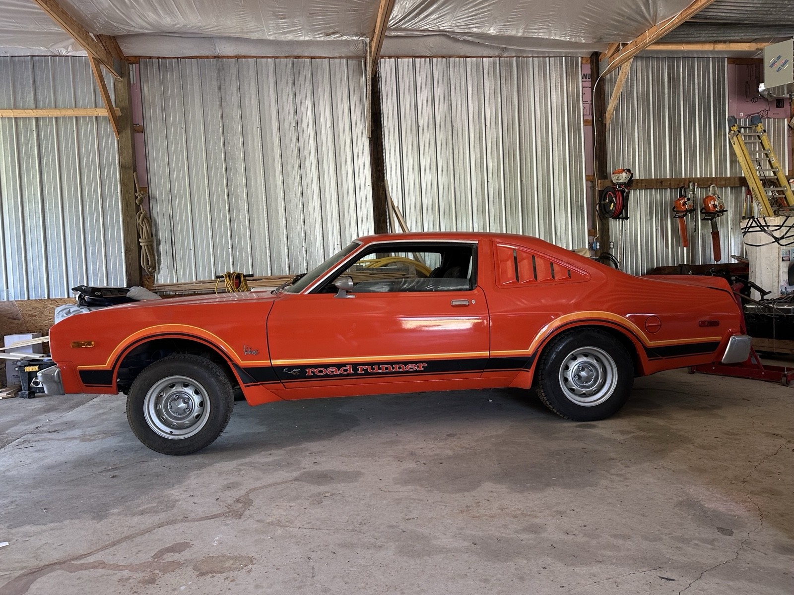 Plymouth-Volare-1976