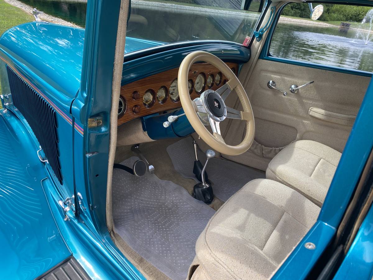 Plymouth-delux-coupe-1933-13