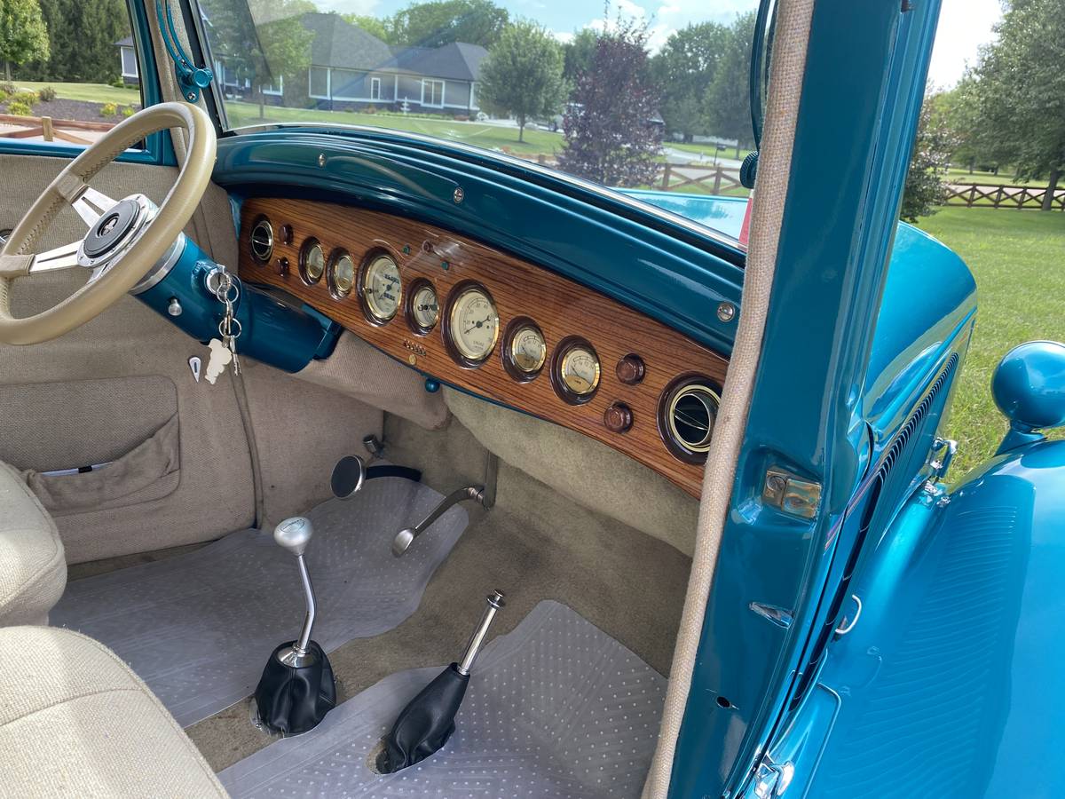 Plymouth-delux-coupe-1933-9