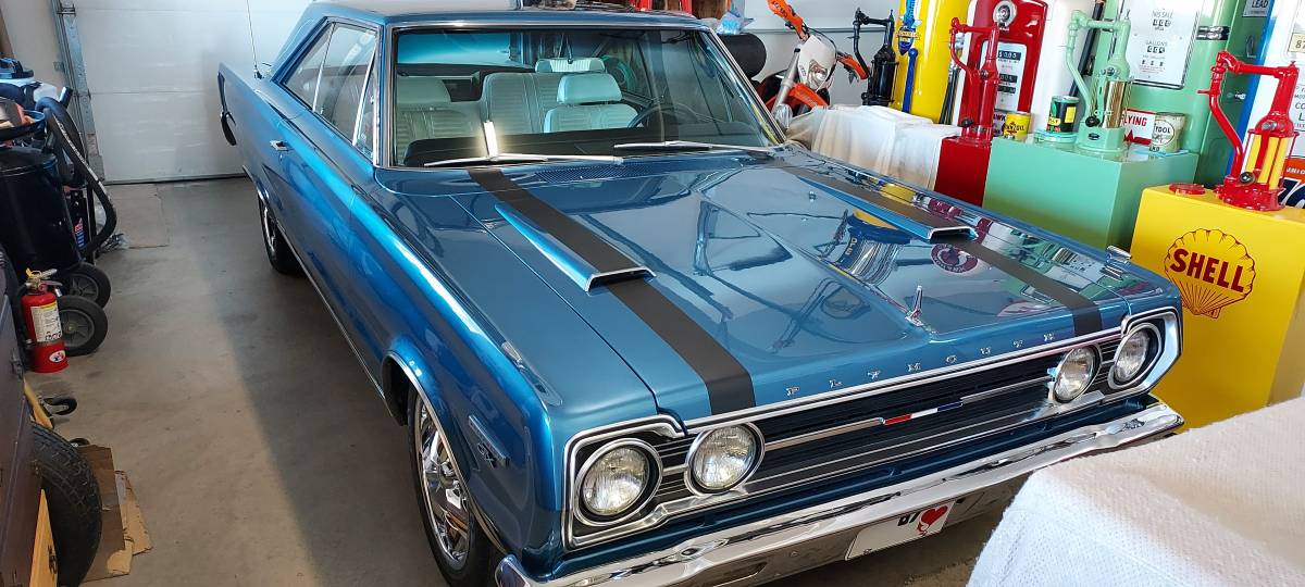 Plymouth-gtx-440-1967-blue-13