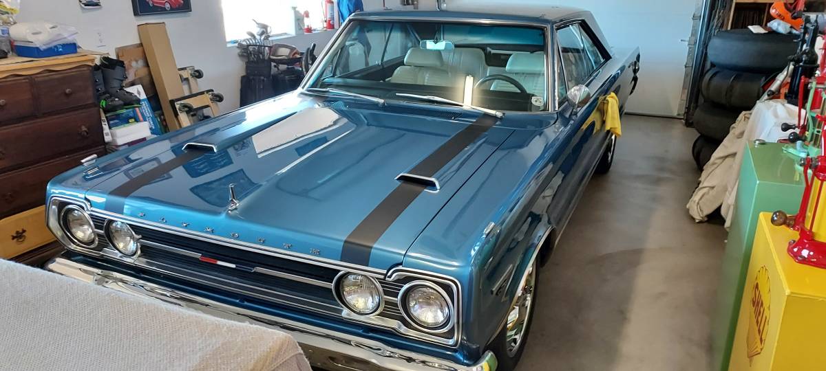 Plymouth-gtx-440-1967-blue-18