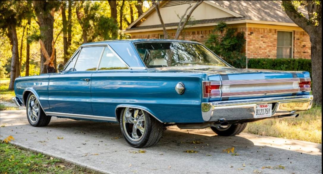 Plymouth-gtx-440-1967-blue-3