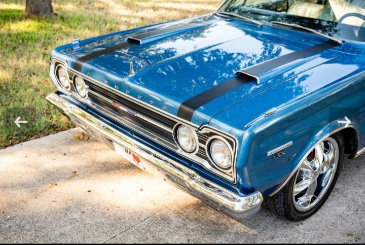 Plymouth-gtx-440-1967-blue-4