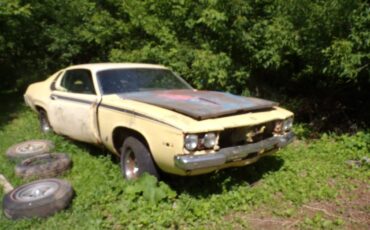 Plymouth-road-runner-1973-yellow-10