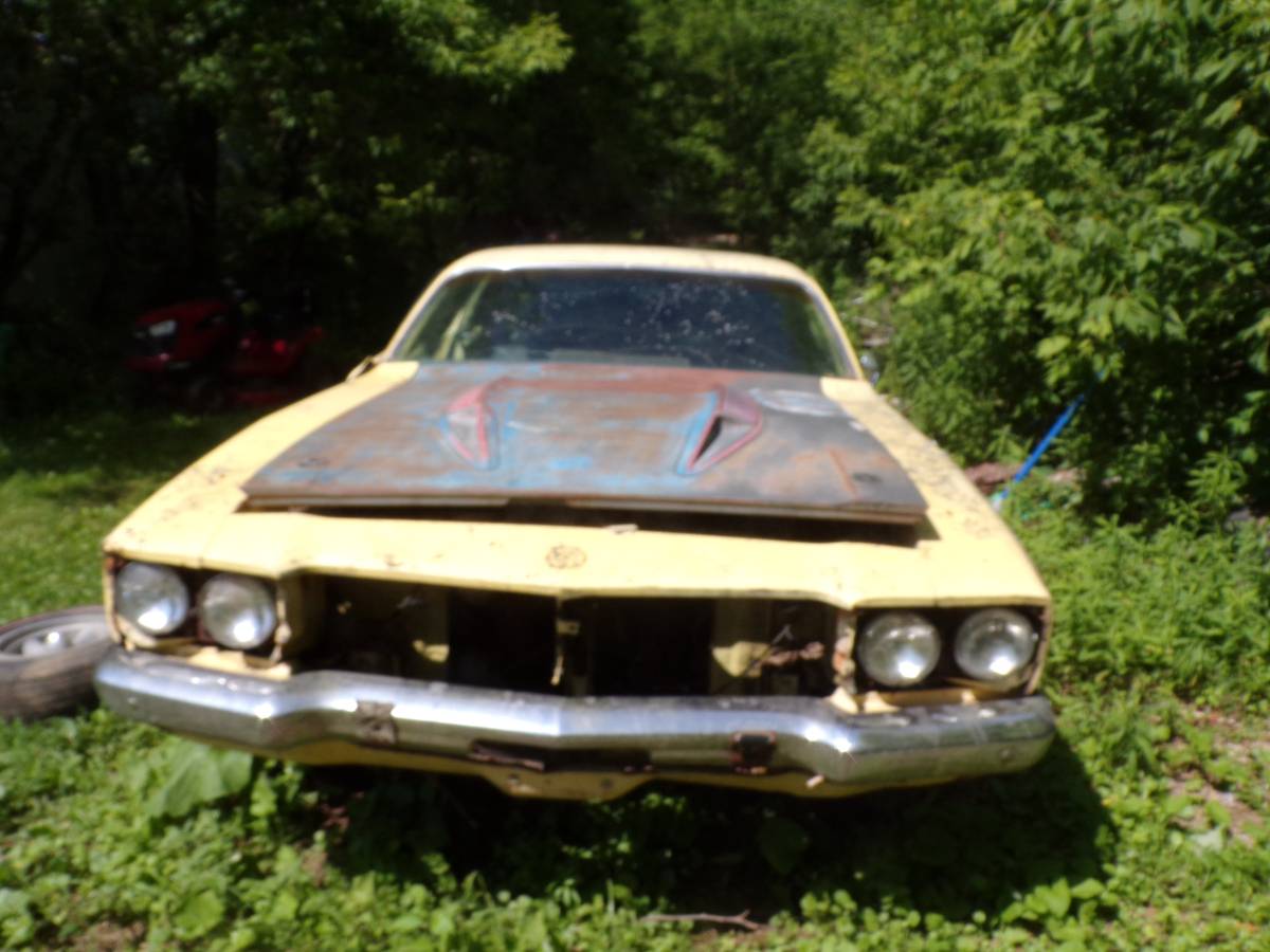 Plymouth-road-runner-1973-yellow-12