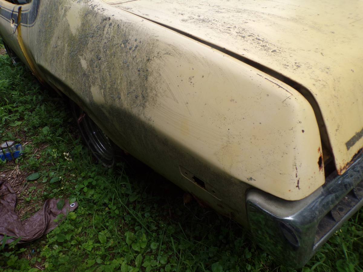 Plymouth-road-runner-1973-yellow-3