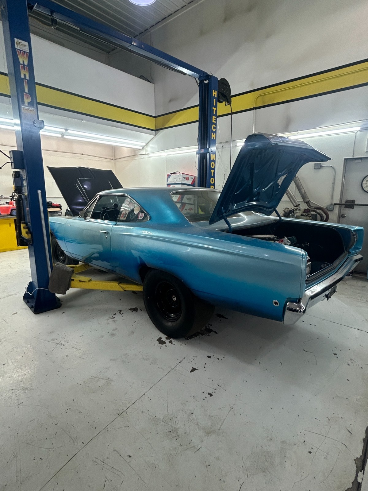 Plymouth-roadrunner-1968-Coupe-4