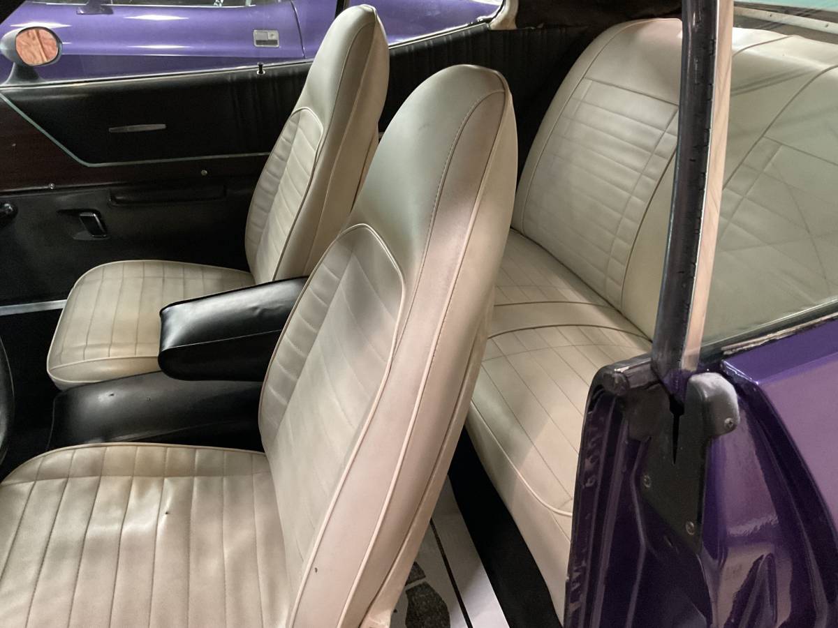 Plymouth-roadrunner-1971-purple-2