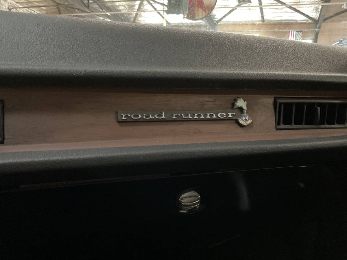 Plymouth-roadrunner-1971-purple-3