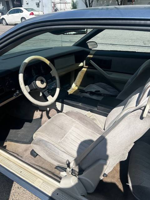 Pontiac-1983-4