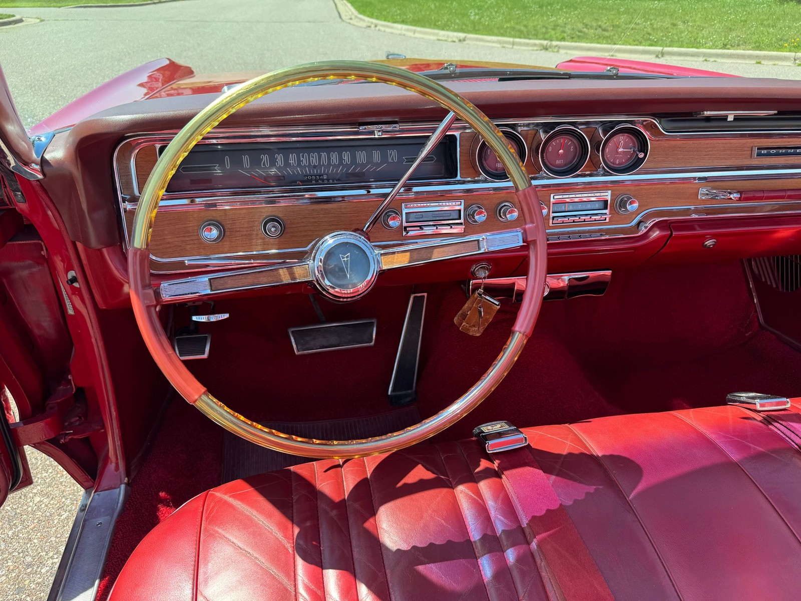 Pontiac-Bonneville-1965-Convertible-11